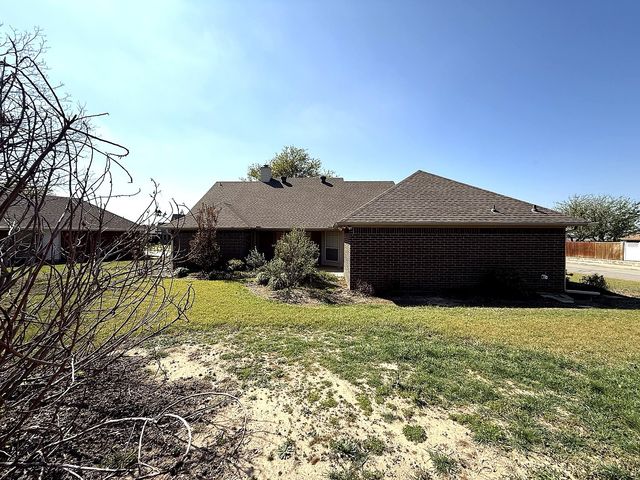 1001 Hunters Court, Sanger, TX 76266