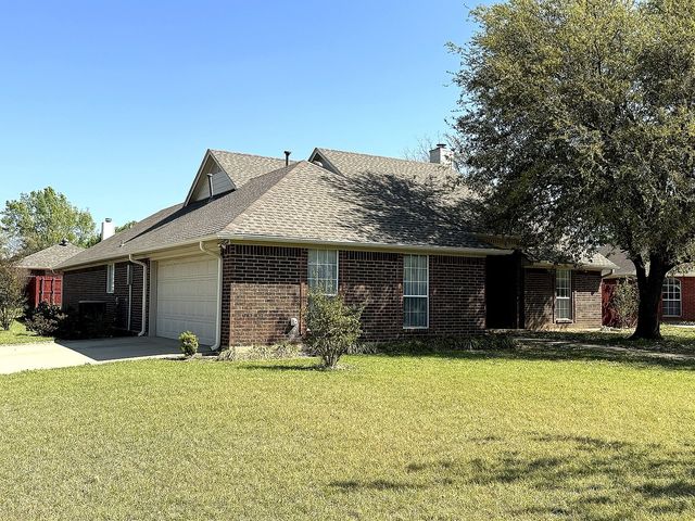 1001 Hunters Court, Sanger, TX 76266