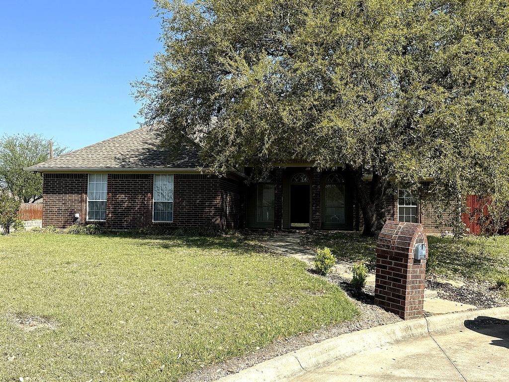 1001 Hunters Court, Sanger, TX 76266
