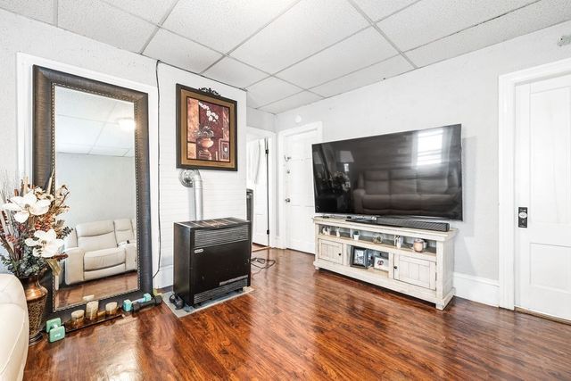 10 Greendale Ave, Worcester, MA 01606