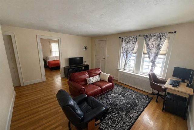 45 Mcphee Rd 1, Framingham, MA 01701