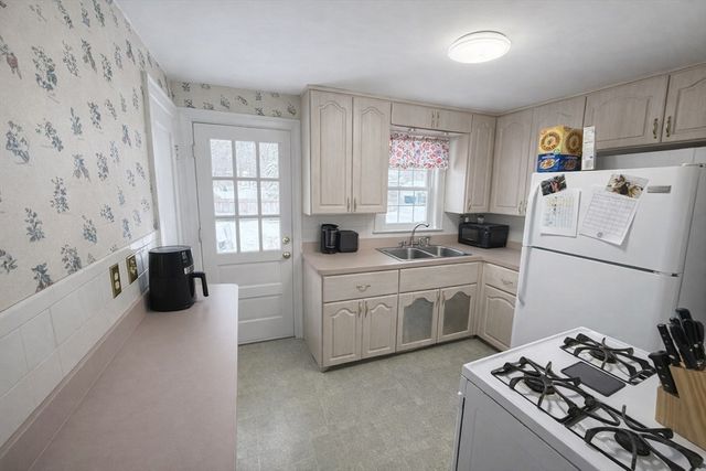 45 Mcphee Rd 1, Framingham, MA 01701