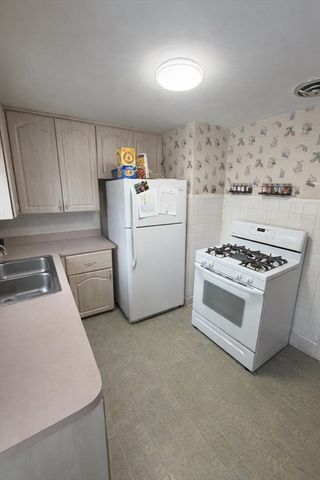 45 Mcphee Rd 1, Framingham, MA 01701