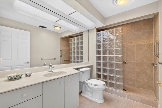 3731 SARASOTA SQUARE BOULEVARD 205D, Sarasota, FL 34238