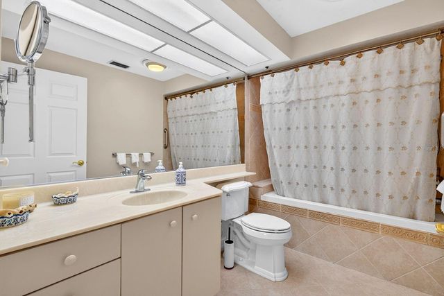 3731 SARASOTA SQUARE BOULEVARD 205D, Sarasota, FL 34238