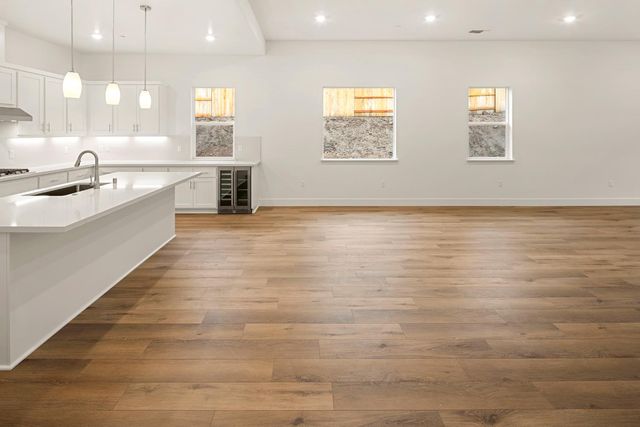 446 Canyon Creek Dr, Auburn, CA 95603