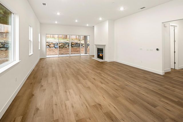 446 Canyon Creek Dr, Auburn, CA 95603