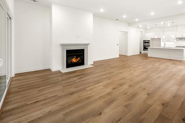 446 Canyon Creek Dr, Auburn, CA 95603