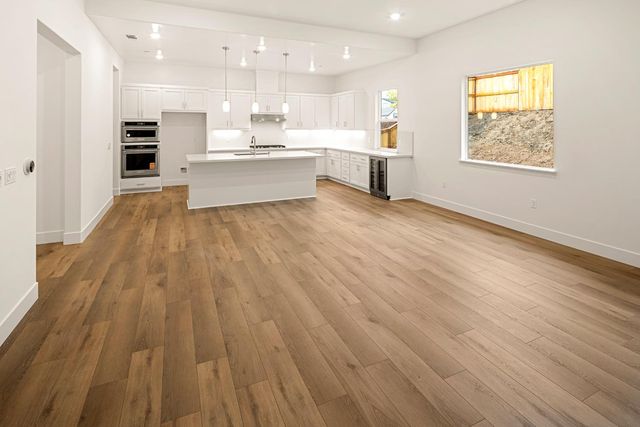 446 Canyon Creek Dr, Auburn, CA 95603