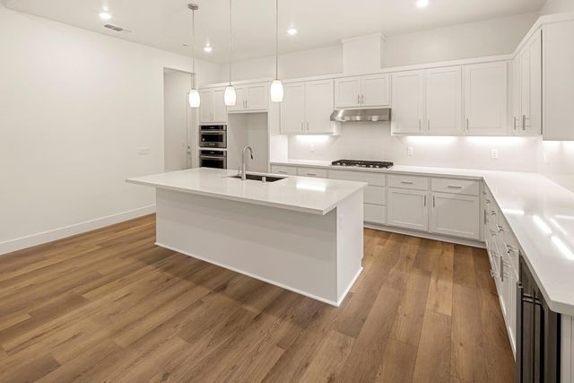 446 Canyon Creek Dr, Auburn, CA 95603