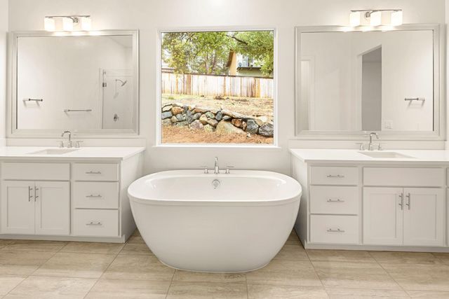 446 Canyon Creek Dr, Auburn, CA 95603