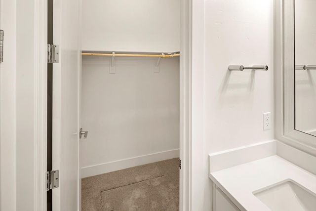 446 Canyon Creek Dr, Auburn, CA 95603