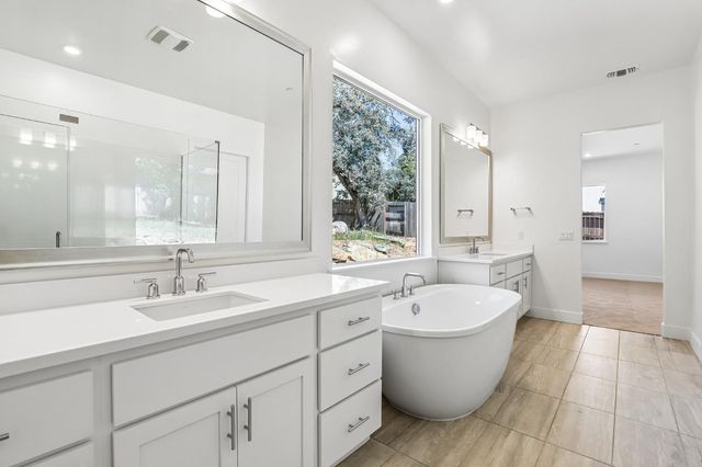 446 Canyon Creek Dr, Auburn, CA 95603
