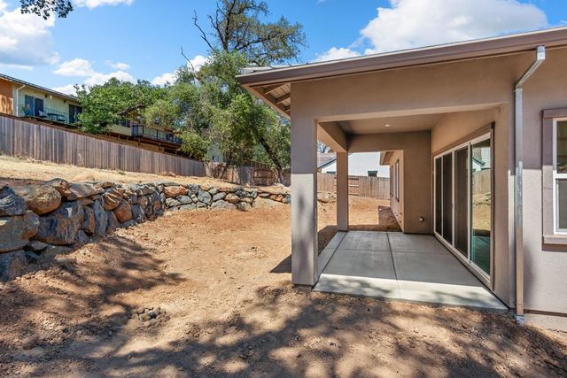 446 Canyon Creek Dr, Auburn, CA 95603