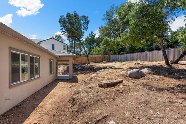 446 Canyon Creek Dr, Auburn, CA 95603