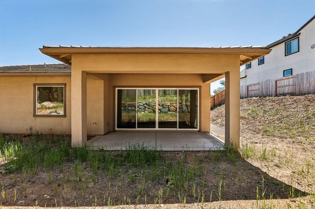 446 Canyon Creek Dr, Auburn, CA 95603