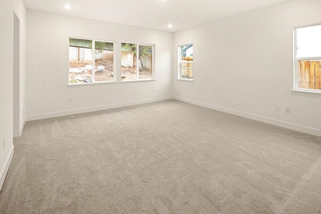 446 Canyon Creek Dr, Auburn, CA 95603