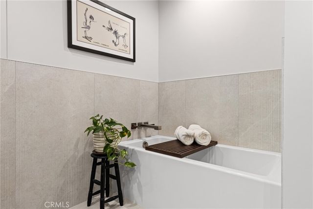 6022 Pat, Woodland Hills, CA 91367