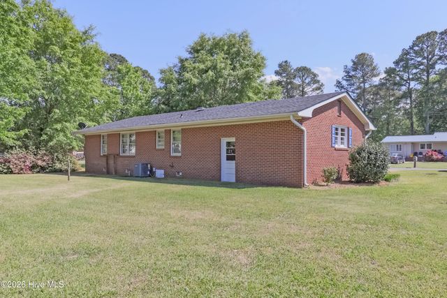 610 W Church Street, Beulaville, NC 28518