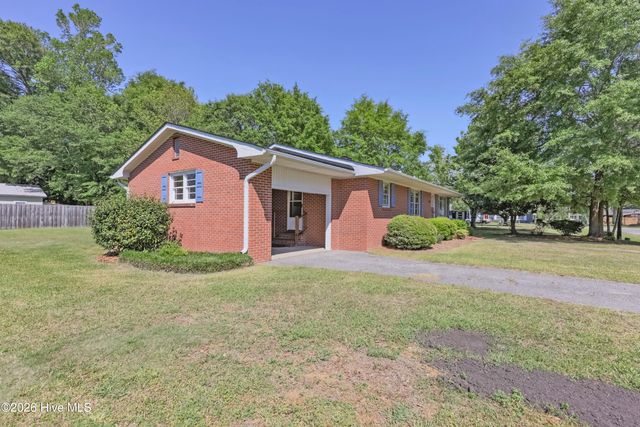 610 W Church Street, Beulaville, NC 28518