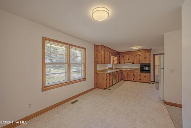 610 W Church Street, Beulaville, NC 28518