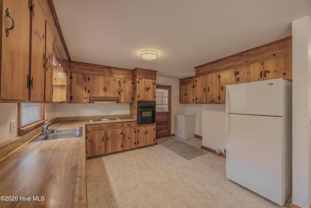 610 W Church Street, Beulaville, NC 28518