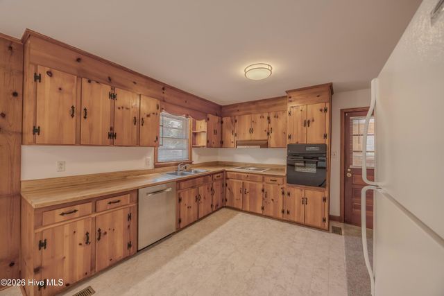 610 W Church Street, Beulaville, NC 28518