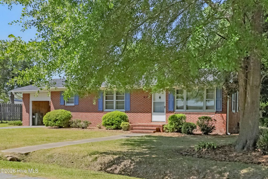 610 W Church Street, Beulaville, NC 28518