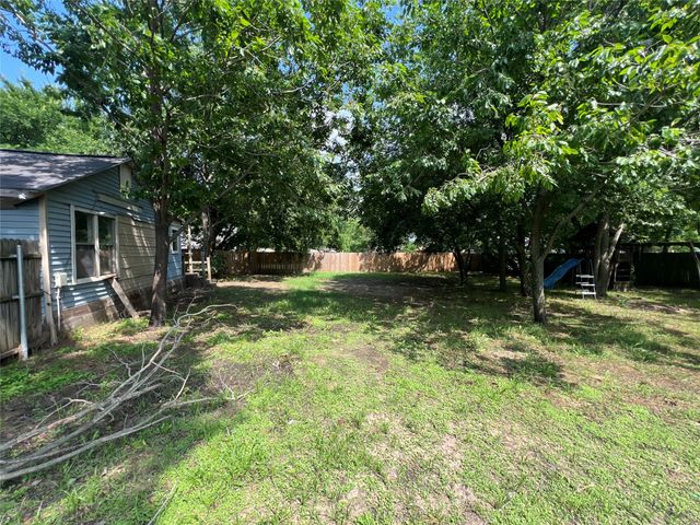 502 Sherman Street, Tioga, TX 76271