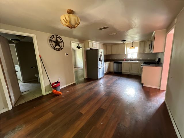 502 Sherman Street, Tioga, TX 76271