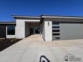 712 E 12 Pl, Somerton, AZ 85350