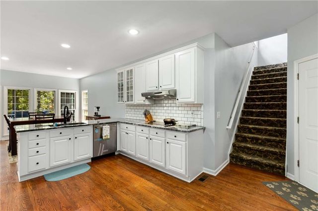 1028 Longwood Drive, Woodstock, GA 30189