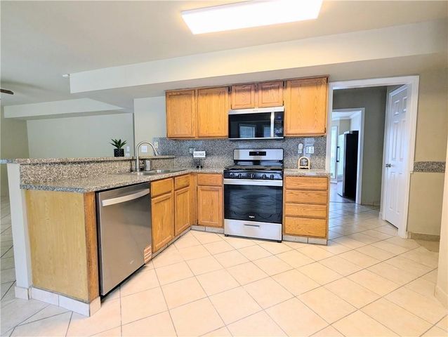 830 Meadowsong Circle, Lawrenceville, GA 30043