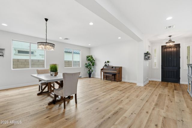 2830 E PEARL Street, Mesa, AZ 85213