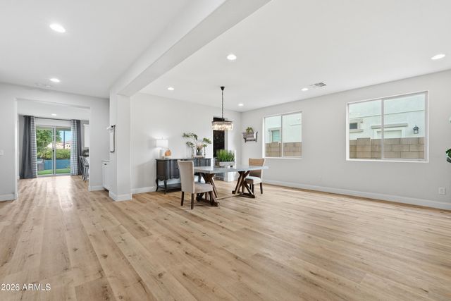 2830 E PEARL Street, Mesa, AZ 85213