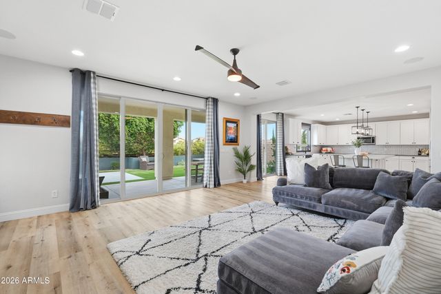 2830 E PEARL Street, Mesa, AZ 85213