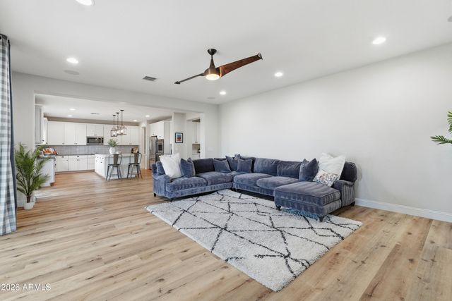 2830 E PEARL Street, Mesa, AZ 85213