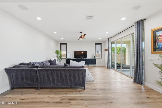 2830 E PEARL Street, Mesa, AZ 85213