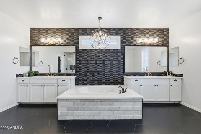 2830 E PEARL Street, Mesa, AZ 85213