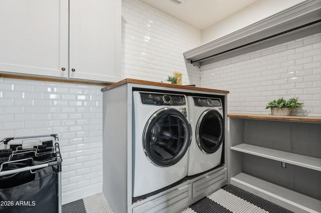 2830 E PEARL Street, Mesa, AZ 85213