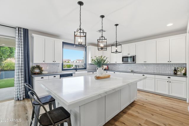 2830 E PEARL Street, Mesa, AZ 85213