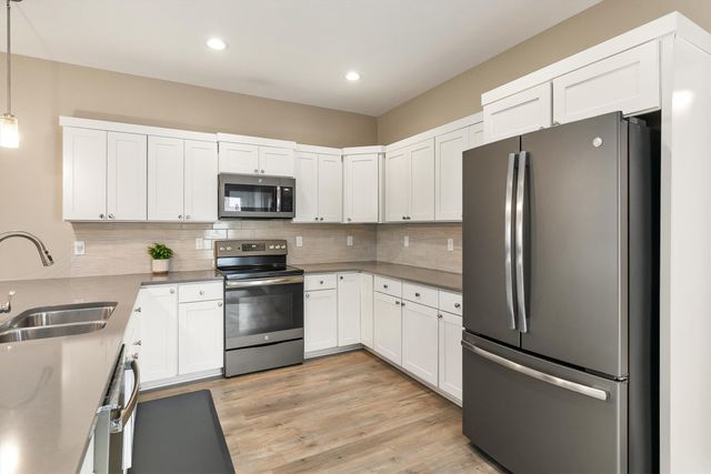 8943 Nelle Lane, West Des Moines, IA 50266