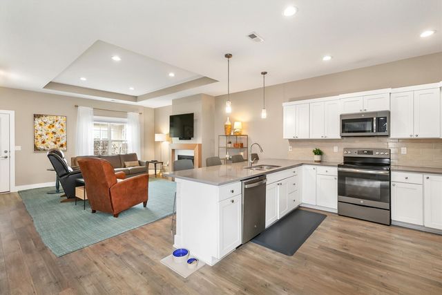 8943 Nelle Lane, West Des Moines, IA 50266