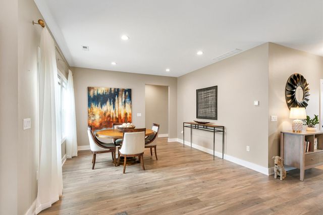 8943 Nelle Lane, West Des Moines, IA 50266