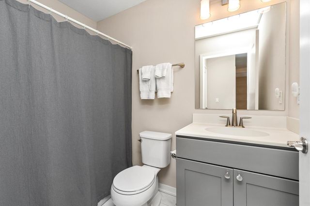 8943 Nelle Lane, West Des Moines, IA 50266