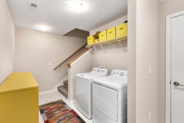 8943 Nelle Lane, West Des Moines, IA 50266