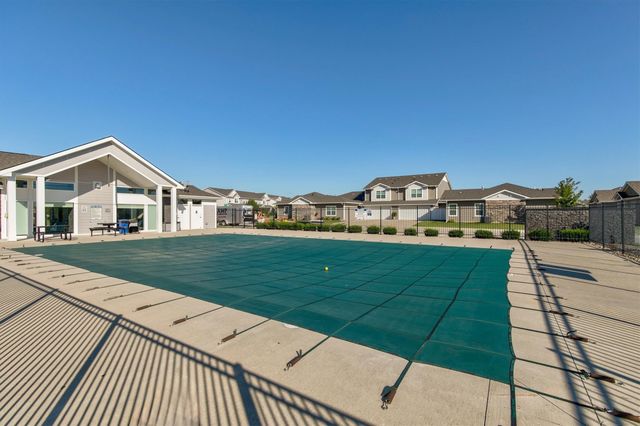 8943 Nelle Lane, West Des Moines, IA 50266