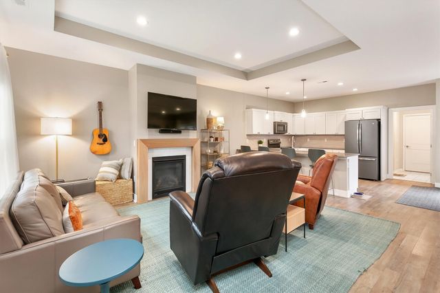 8943 Nelle Lane, West Des Moines, IA 50266