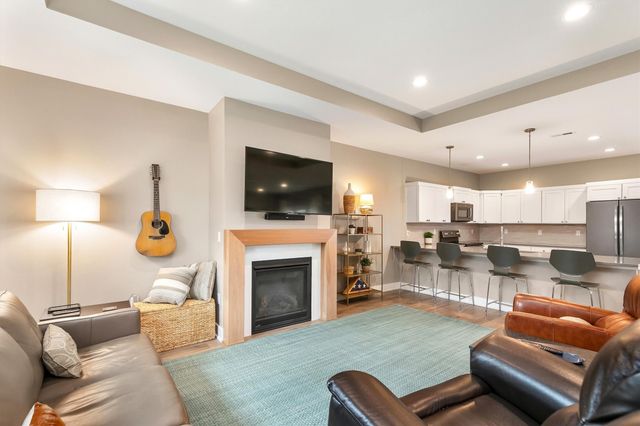 8943 Nelle Lane, West Des Moines, IA 50266