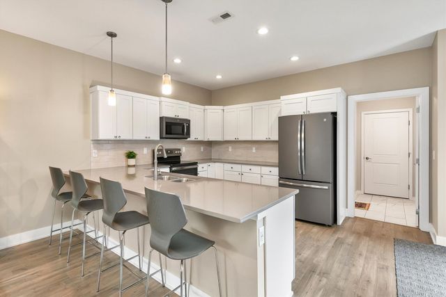 8943 Nelle Lane, West Des Moines, IA 50266